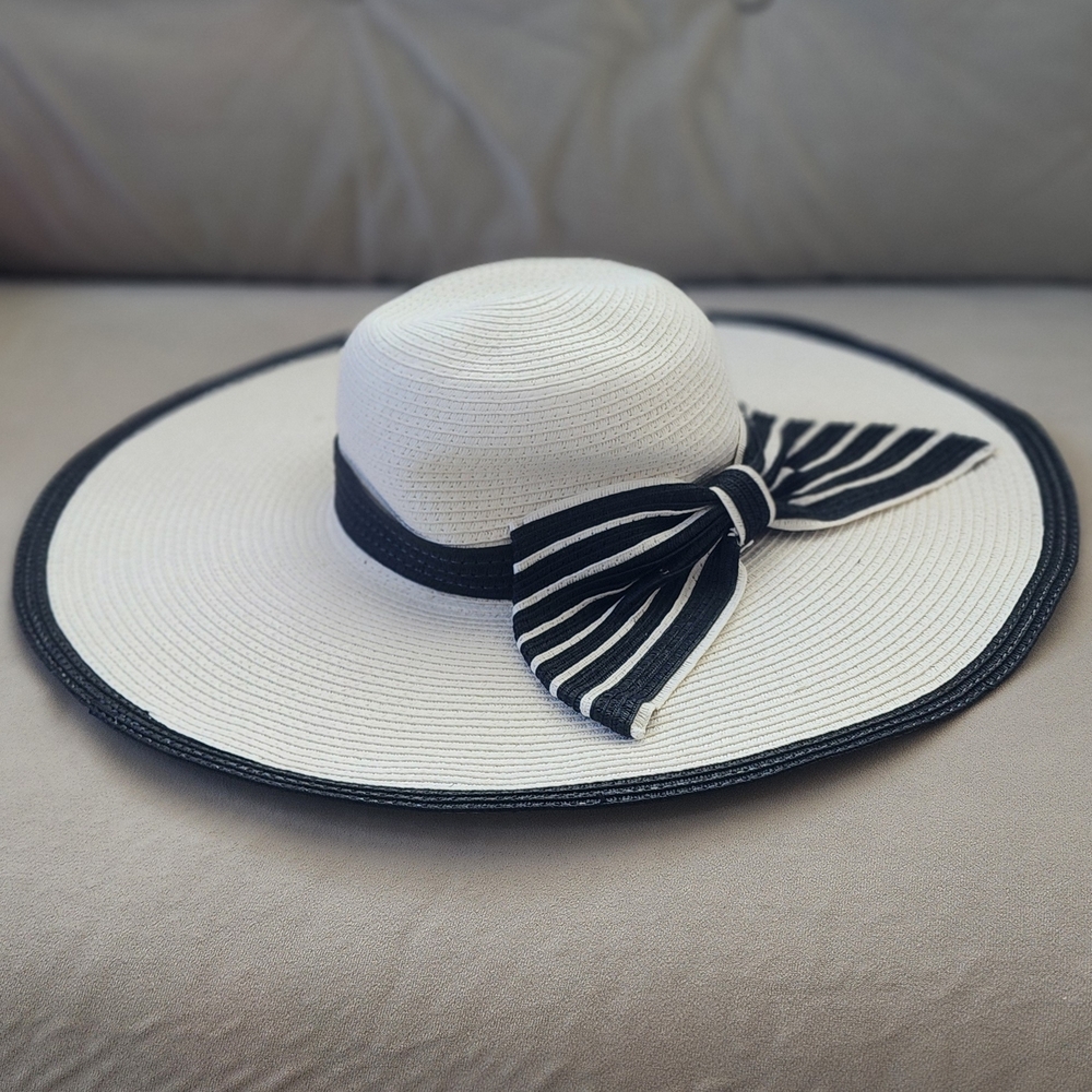Women Wide Brim Sun Hat White w/ Black Trim Bow Beach Summer Elegant Vacation - Picture 3 of 3